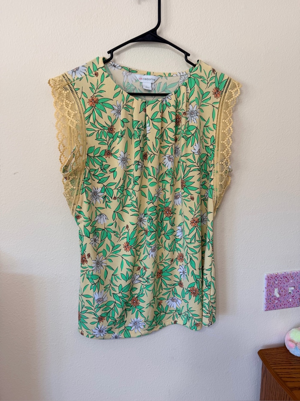 Liz Claiborne blouse size L- NWOT